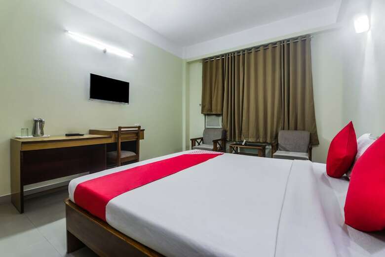 Oyo 26683 Earl Grey Hotel
