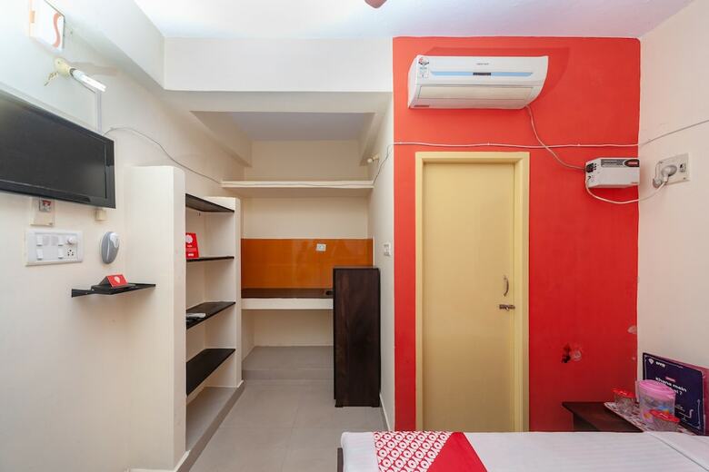 Hotel Oyo 26936 Adhithya Inn