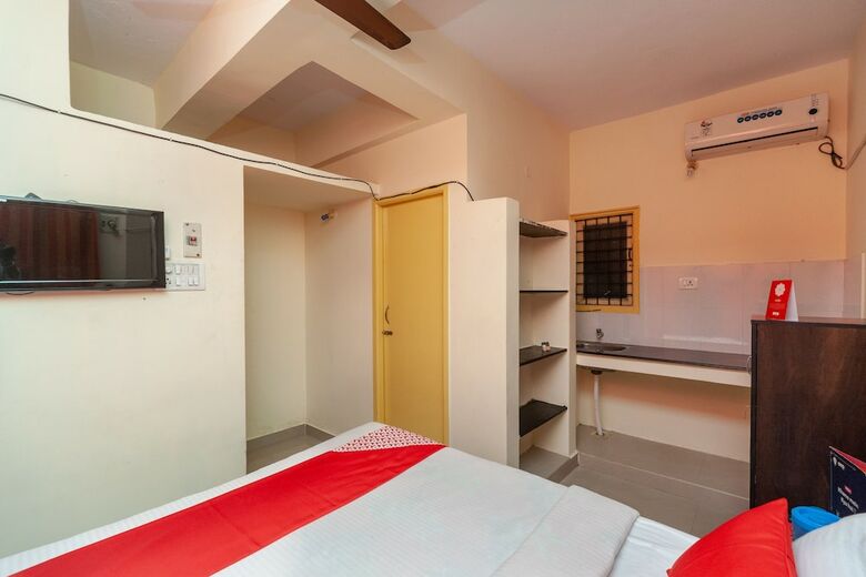 Hotel Oyo 26936 Adhithya Inn