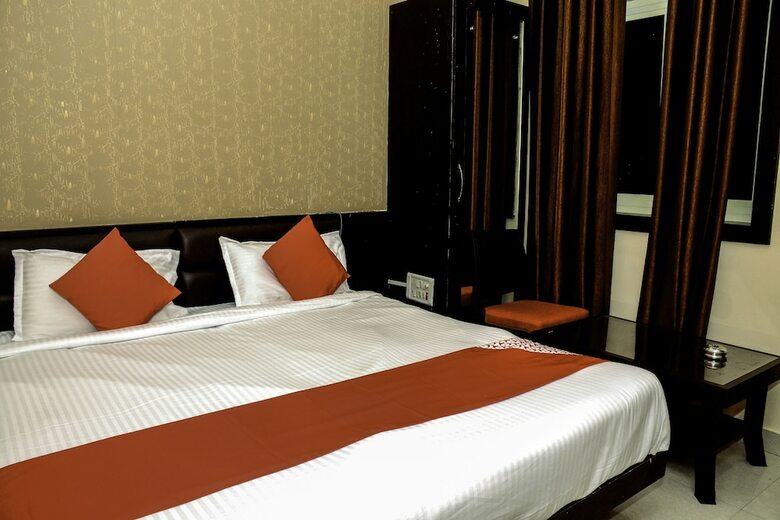 Oyo 23178 Hotel Raj Mandir