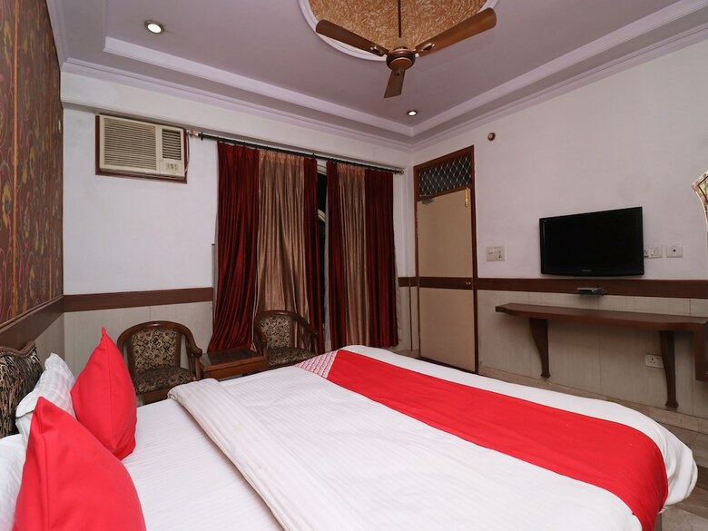 Oyo 29051 Hotel Solitaire & Restaurant