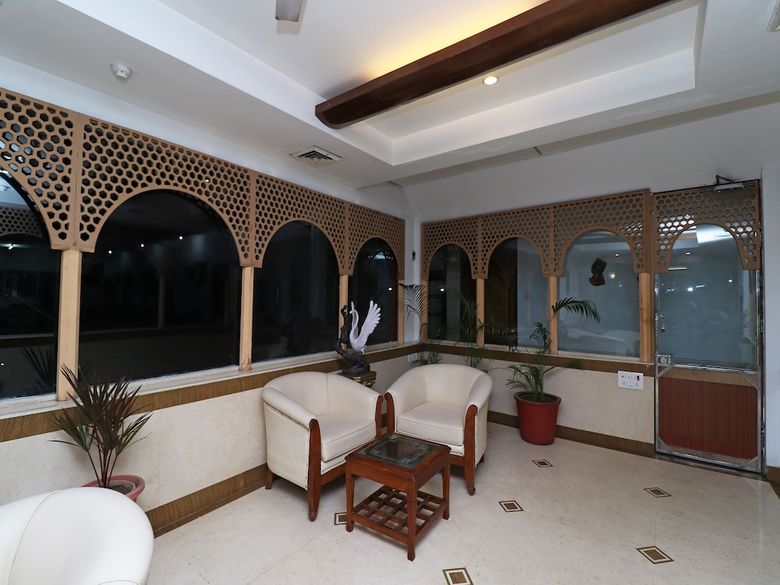 Oyo 29051 Hotel Solitaire & Restaurant