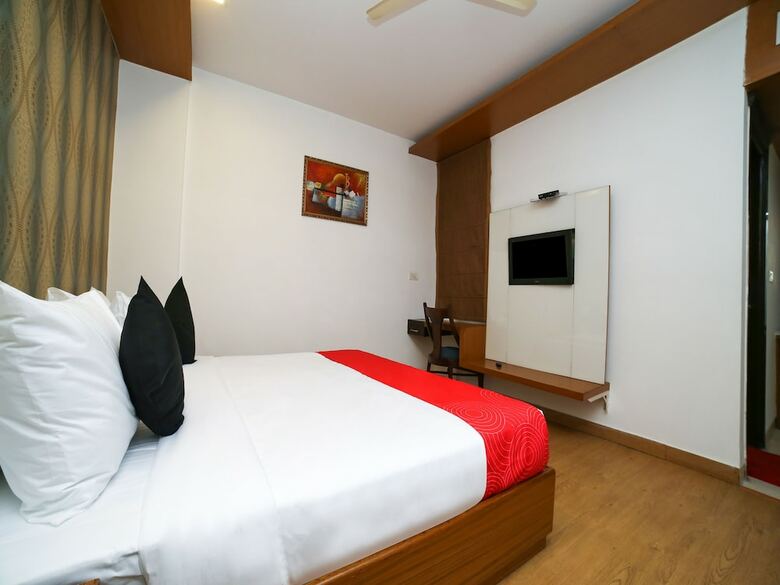 Hotel Edition O 30074 Tushar Elegant