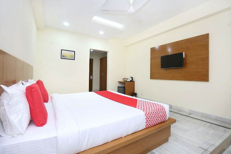 Oyo 12767 Hotel Grand Chinar