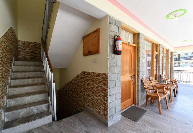 Oyo 7766 Hotel Thakur