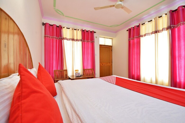 Oyo 7766 Hotel Thakur