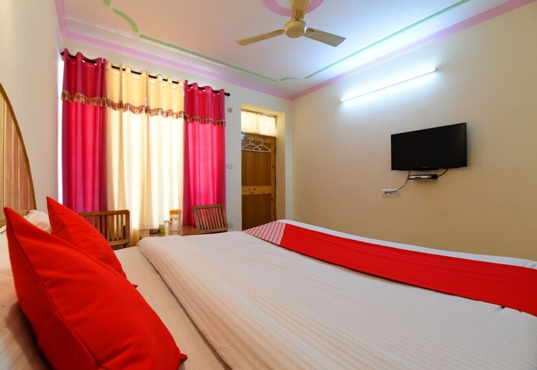Oyo 7766 Hotel Thakur