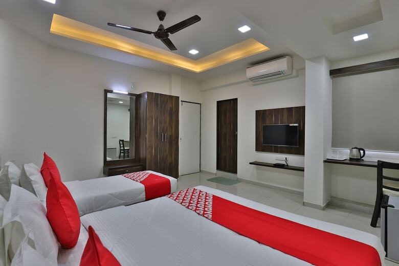 Hotel Oyo 27930 Dev Orchid