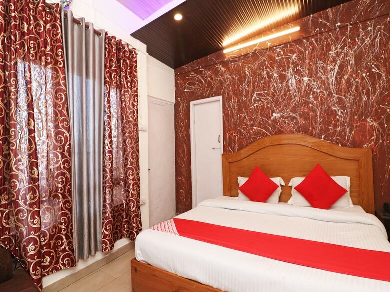 Hotel Oyo 19947 Akanksha Anand Plaza