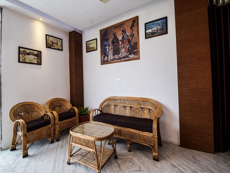 Hotel Oyo 28253 Jmd Palace