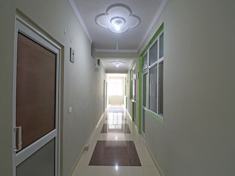 Oyo 13655 Hotel Benog Breeze