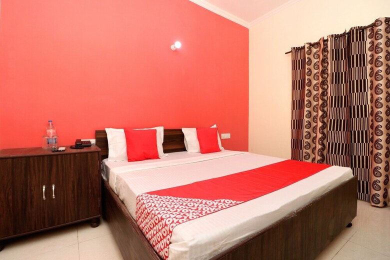 Oyo 27670 Ts Hotel