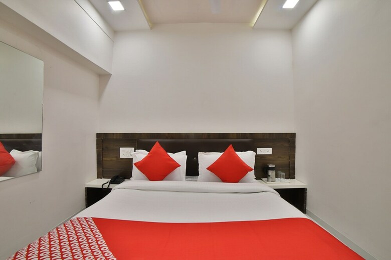 Oyo 27031 Hotel Maan Palace