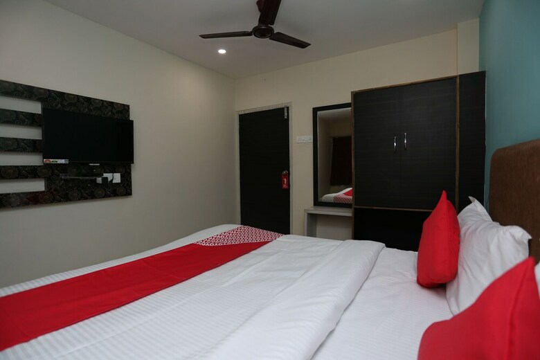 Oyo 27016 Hotel Sai Siddhi