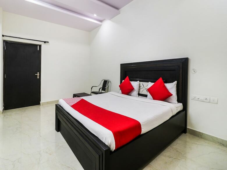 Hotel Oyo 26863 Raj Villa