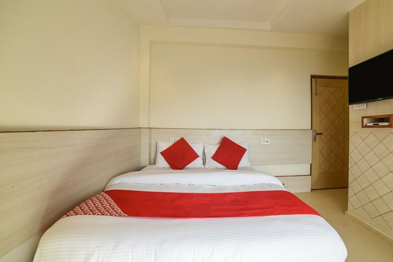 Hotel Oyo 24895 Mid Town
