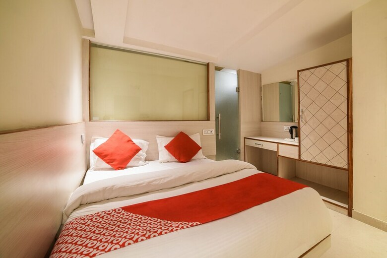Hotel Oyo 24895 Mid Town