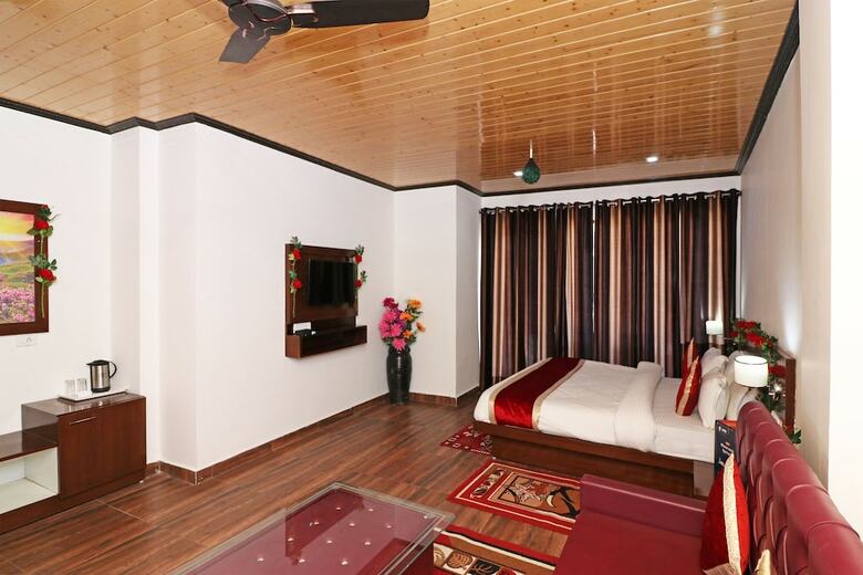 Hotel Oyo 14686 Seven Heavens