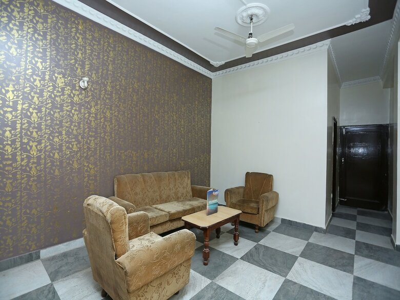Oyo 16906 Hotel Balsons