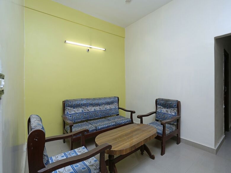 Oyo 16906 Hotel Balsons