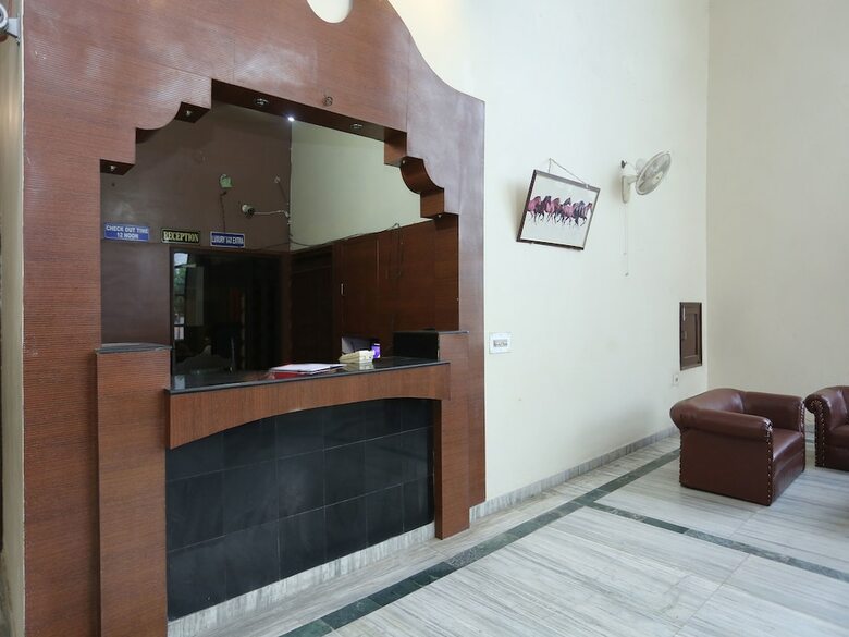 Oyo 16906 Hotel Balsons