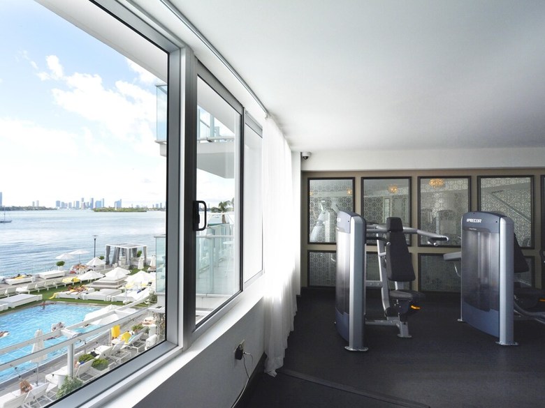 Suite 1100 West Av In A 5 Hotel Pool With Dj #401