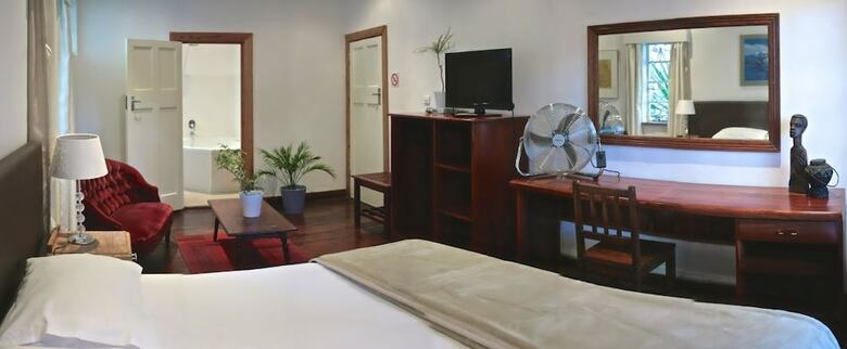 Hotel Travellers Guest House