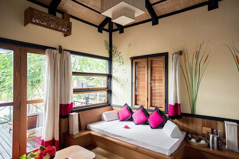 Hotel Inle Heritage Stilt House