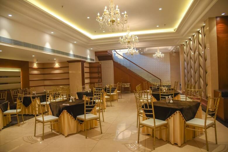 Hotel Bharawan Clarks Inn Express