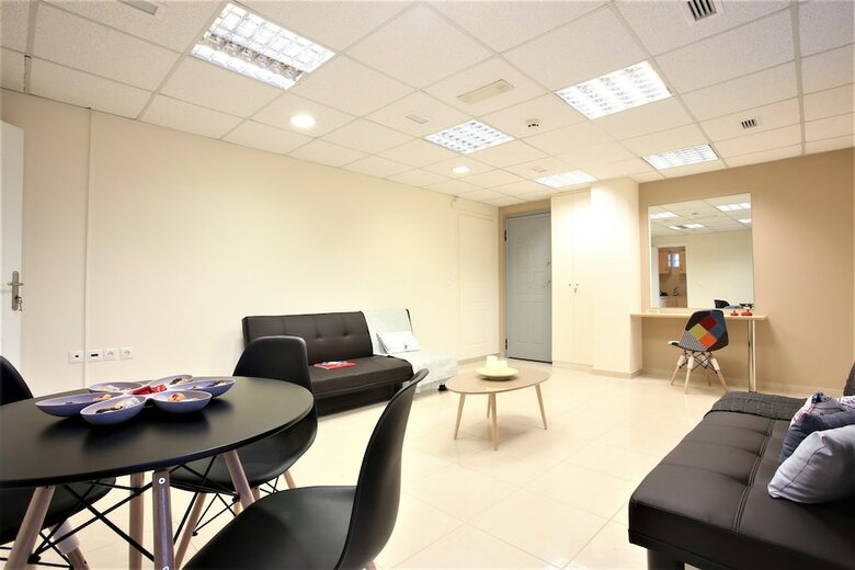 Apartamentos Gk Airport Suites