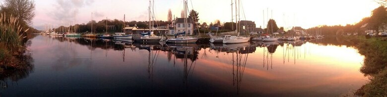 G�te Au Bord De La Rive