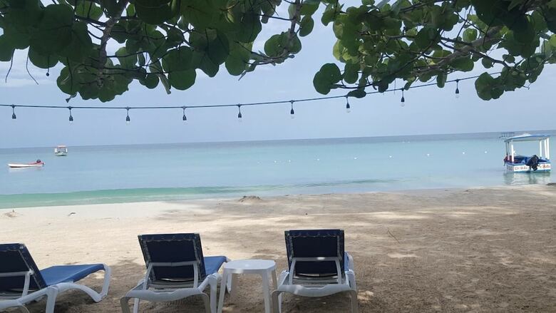 Hotel Secret Cabins At Firefly Beach