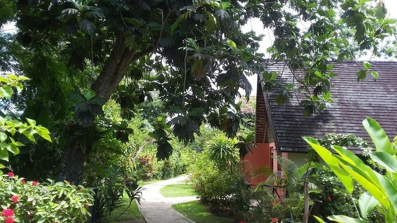Hotel Secret Cabins At Firefly Beach