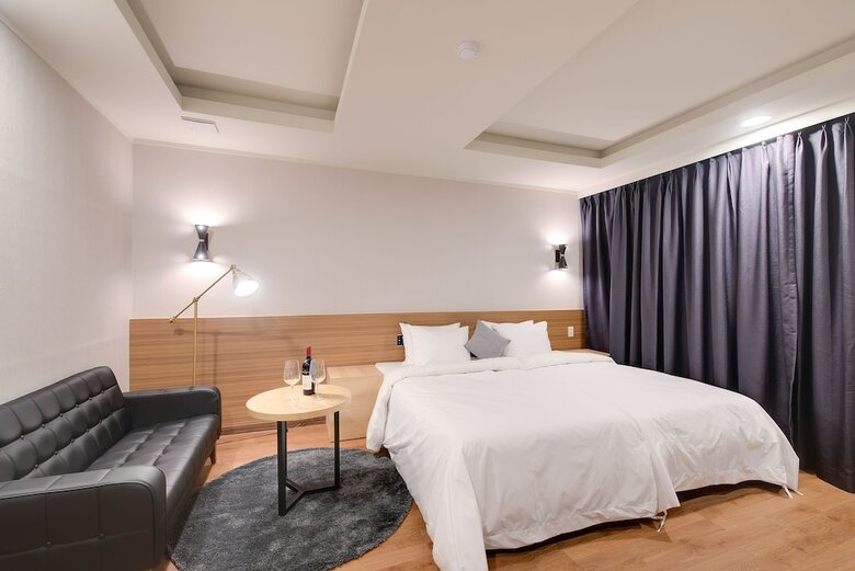Hotel M