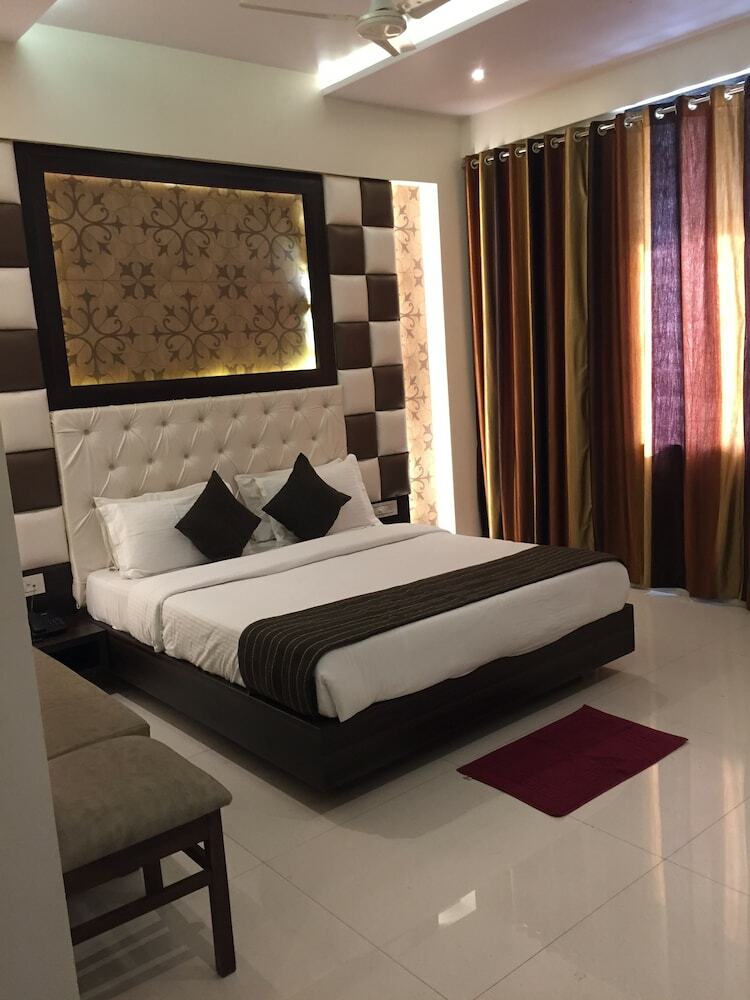 Hotel Grand Residency