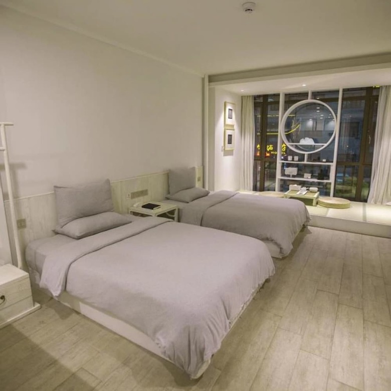 Floral Hotel Fenghuang Molan Riverview