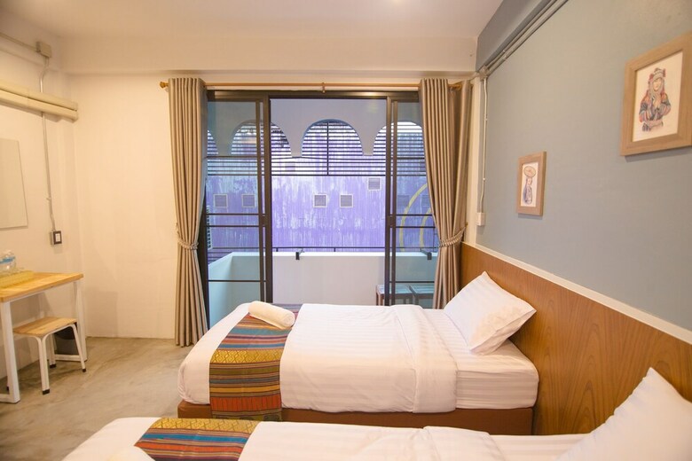 Hotel Suree House