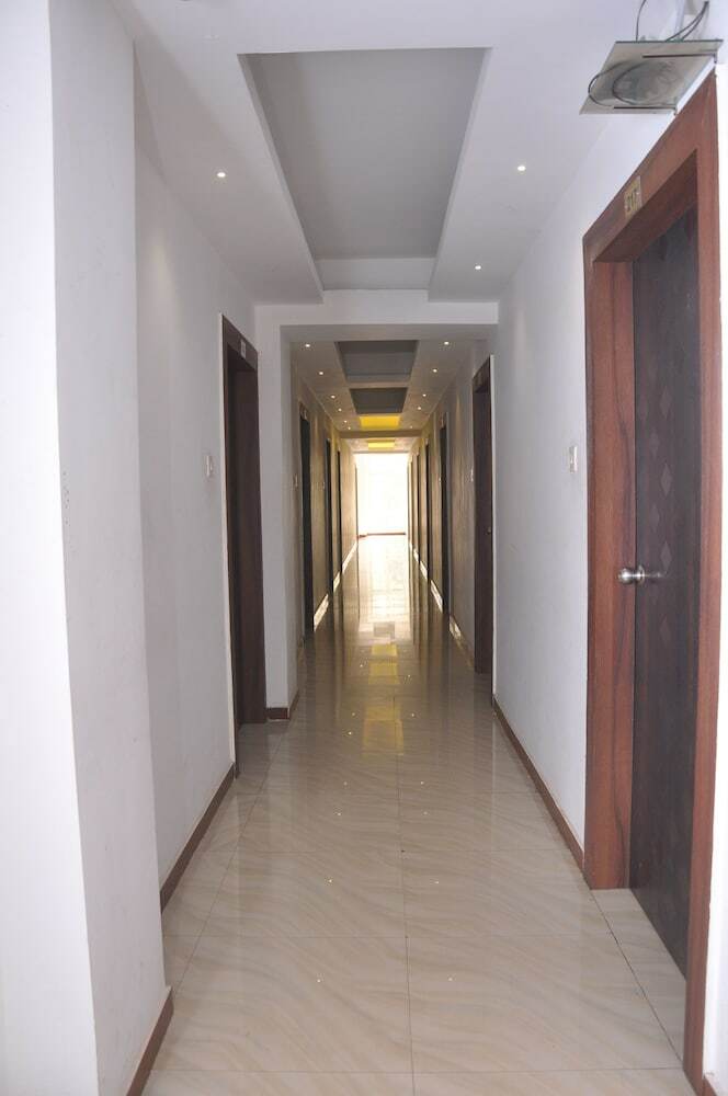 Hotel Sai Arya Lodging & Hall