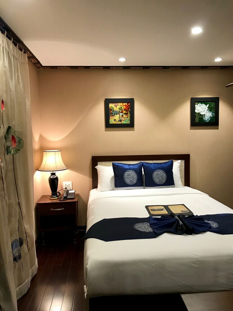 Indochine Cruise Lan Ha Bay