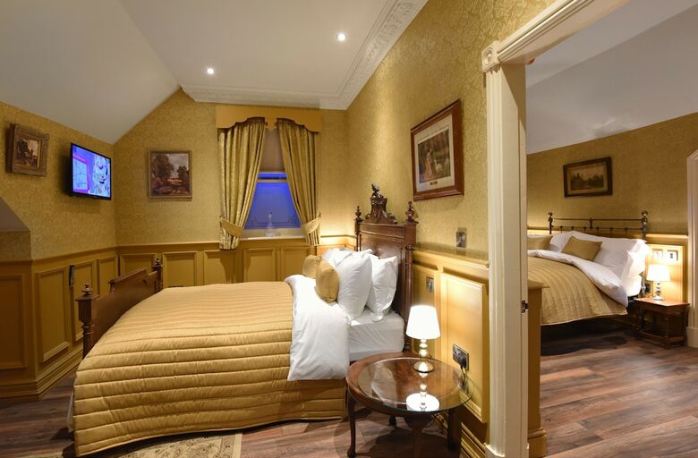 Hotel The Aston Tavern