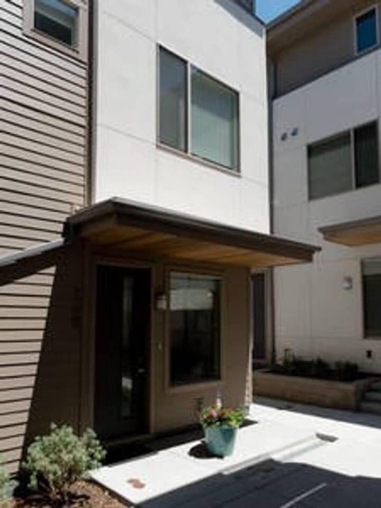 The Mile High Townhome Walk To The Stadium