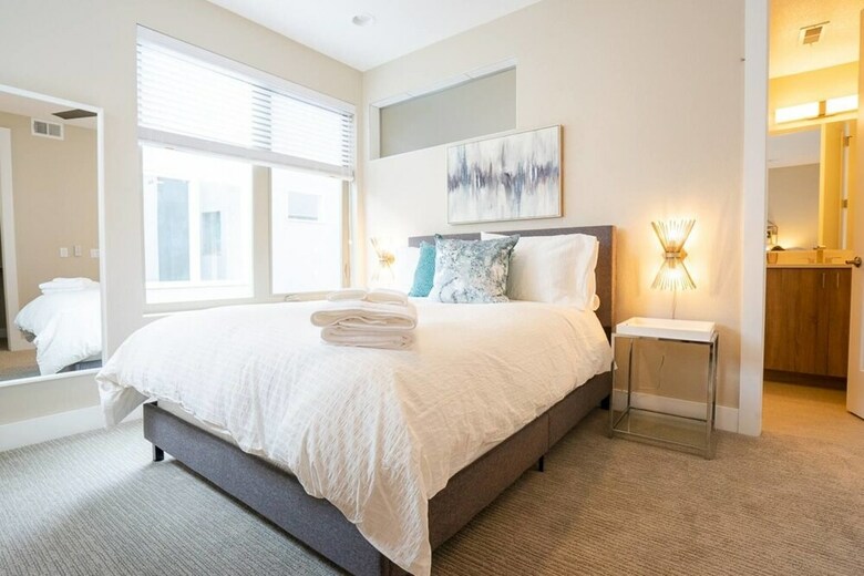 Mid Mod Manor A Sophisticated Townhouse Golden Triangle
