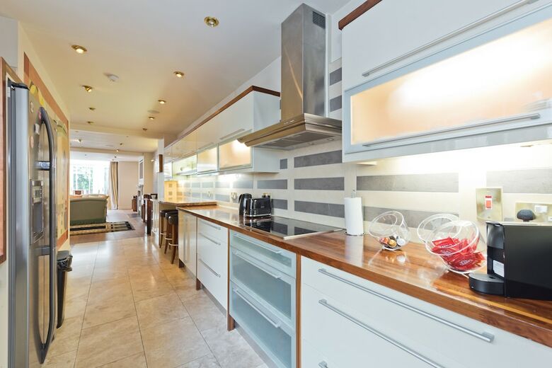 Apartamentos The Brendan Gleeson Suite - Hiphipstay