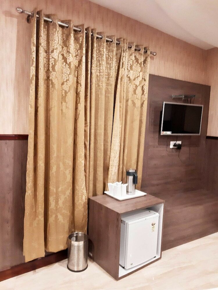 Hotel Chintpurni International