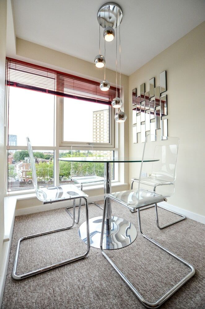 Gunwharf Quays Chic Apartment