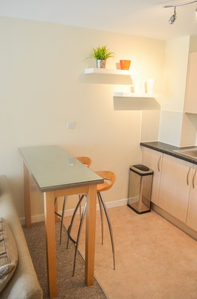 Gunwharf Quays Chic Apartment