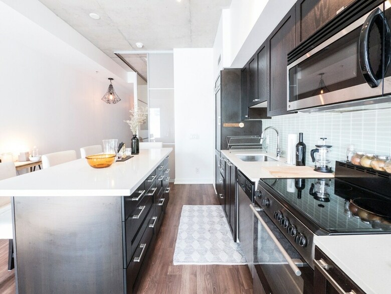 Apartamentos Dufferin Grove 1 Bedroom Loft-style Condo