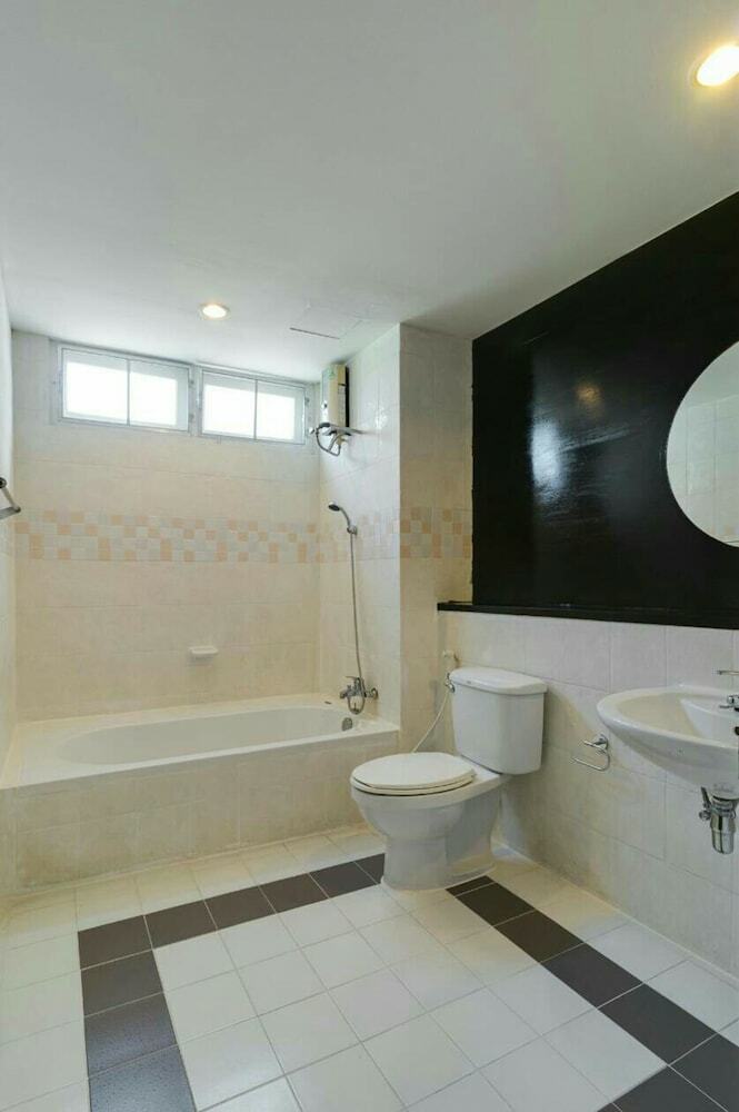 Hotel Le Vanvarothai Saladaeng Residence