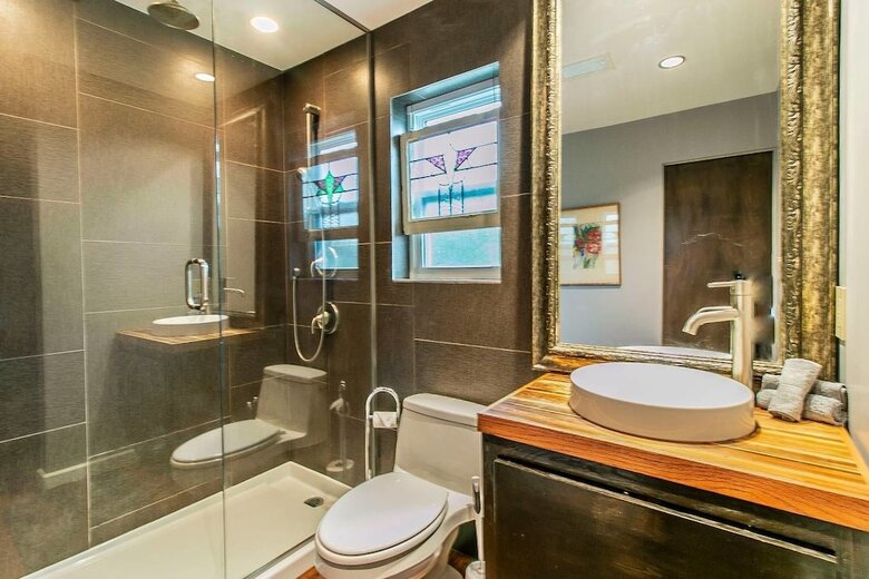 Apartamentos Enfield Sanctuary Near Downtown