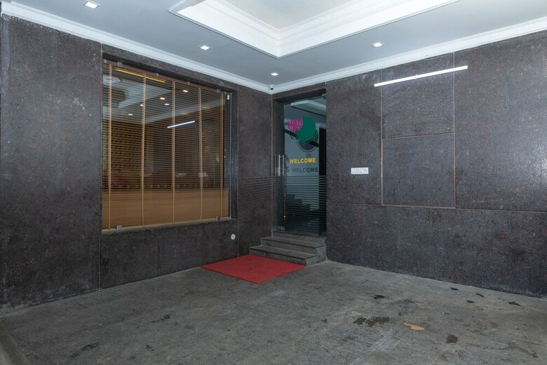 Hotel Oyo 17224 Swarnam Residency